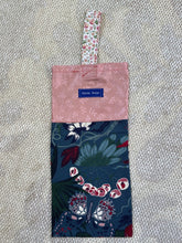 Load image into Gallery viewer, Winebag Blue with Flowers
